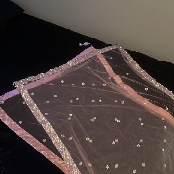 Sparkly light, pink shirt and wide pants - Picture 7 of 7